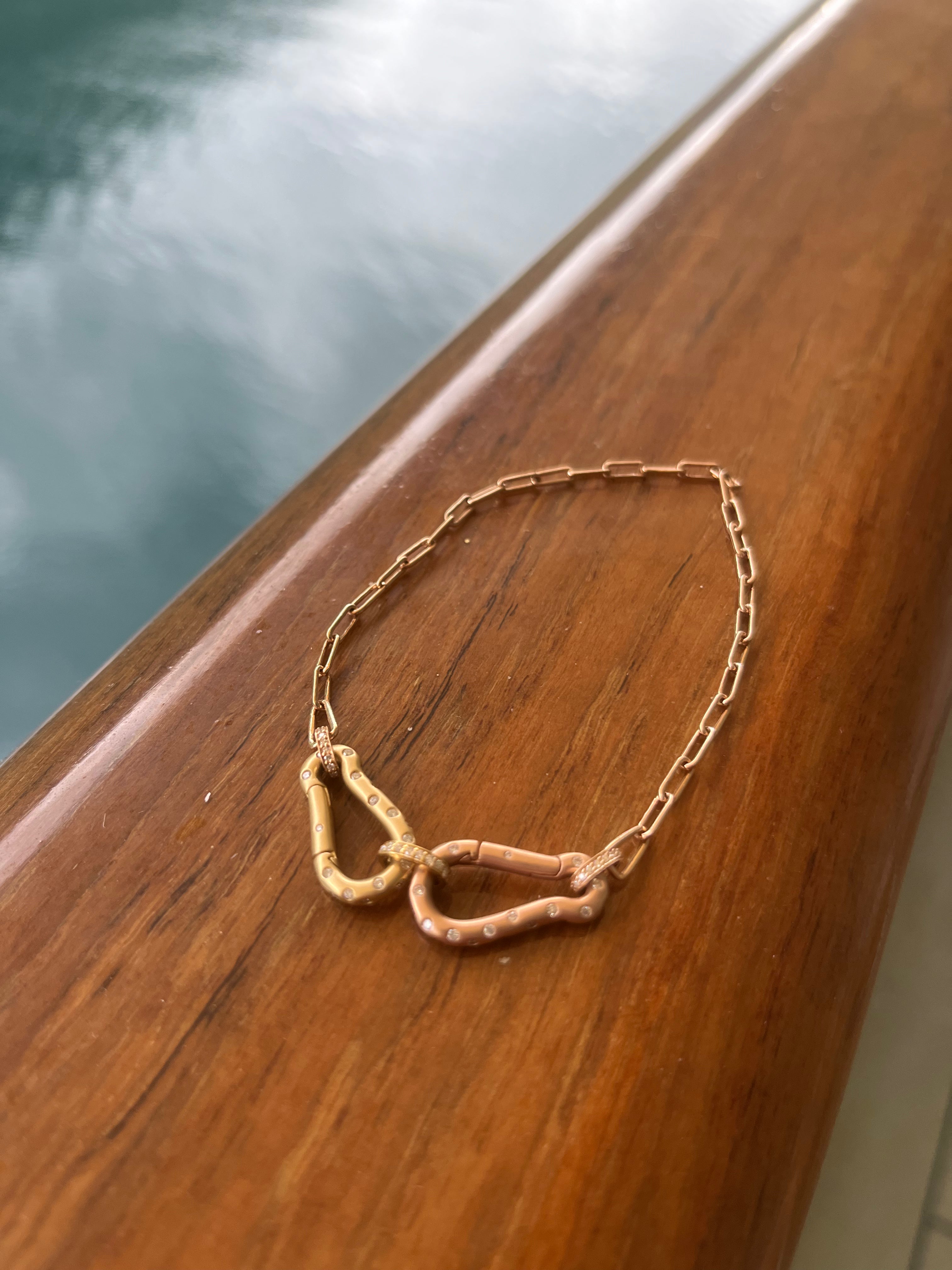 Dvinge, Small Circle