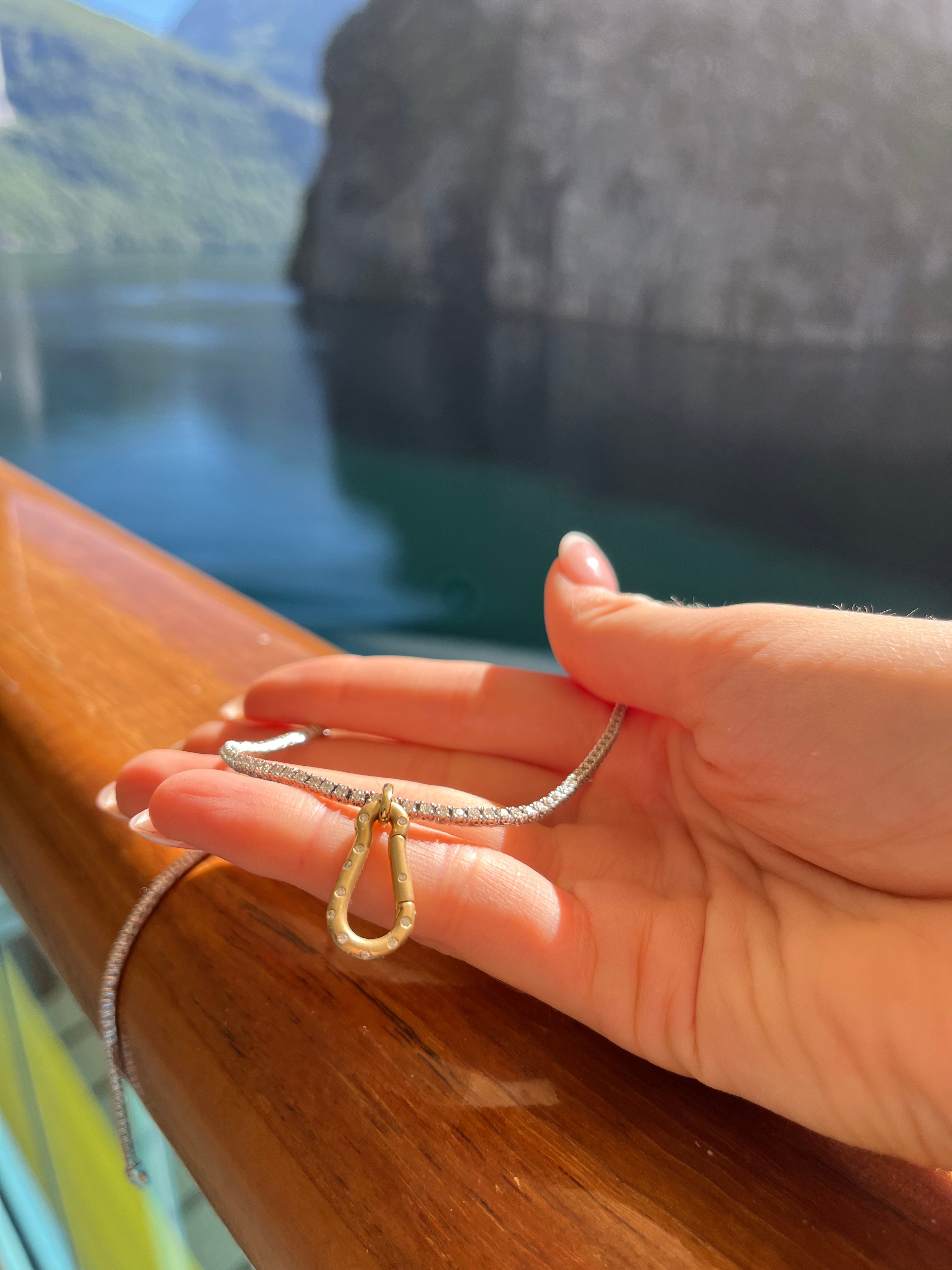 Dvinge, Small Circle